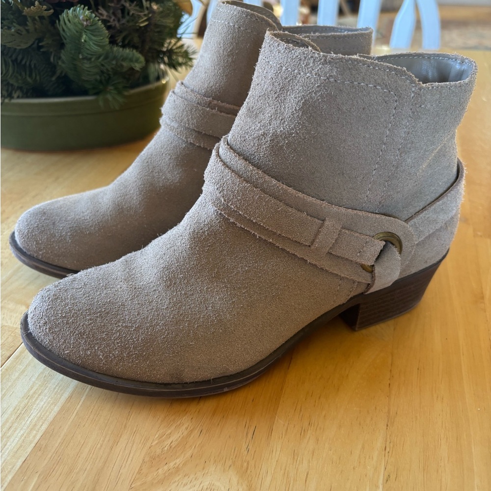 Women's Suede Ankle Boots - Tan